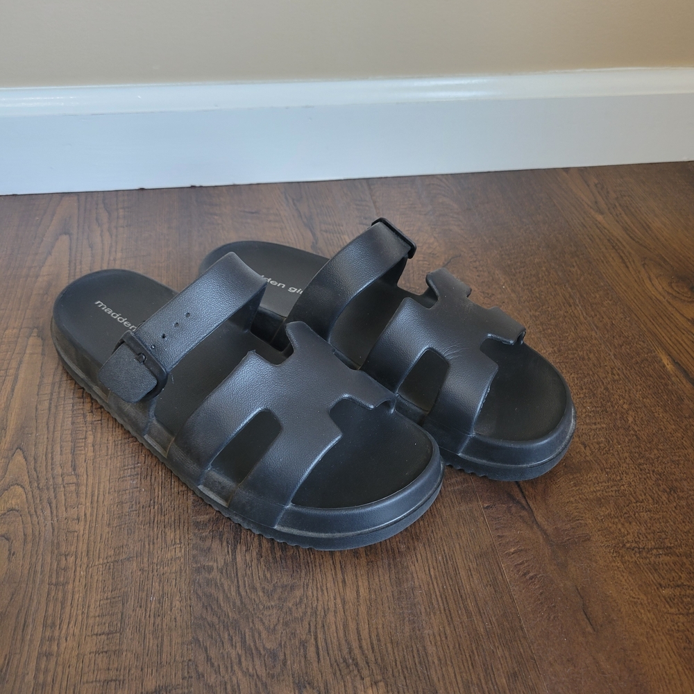Two Pairs of Sandals - Picture 6 of 7